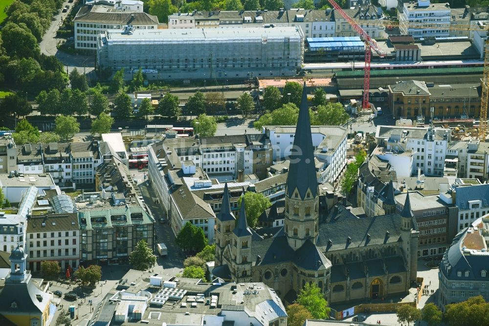 Luftaufnahme Bonn - Kirchengebäude Bonner Münster am Münsterplatz in Bonn im Bundesland Nordrhein-Westfalen, Deutschland