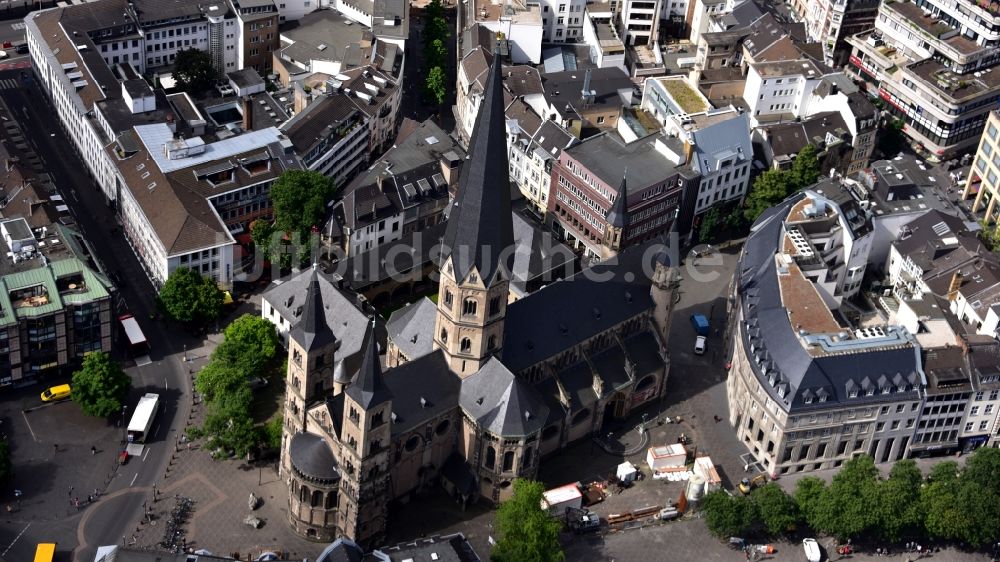 Luftbild Bonn - Kirchengebäude Bonner Münster am Münsterplatz in Bonn im Bundesland Nordrhein-Westfalen, Deutschland