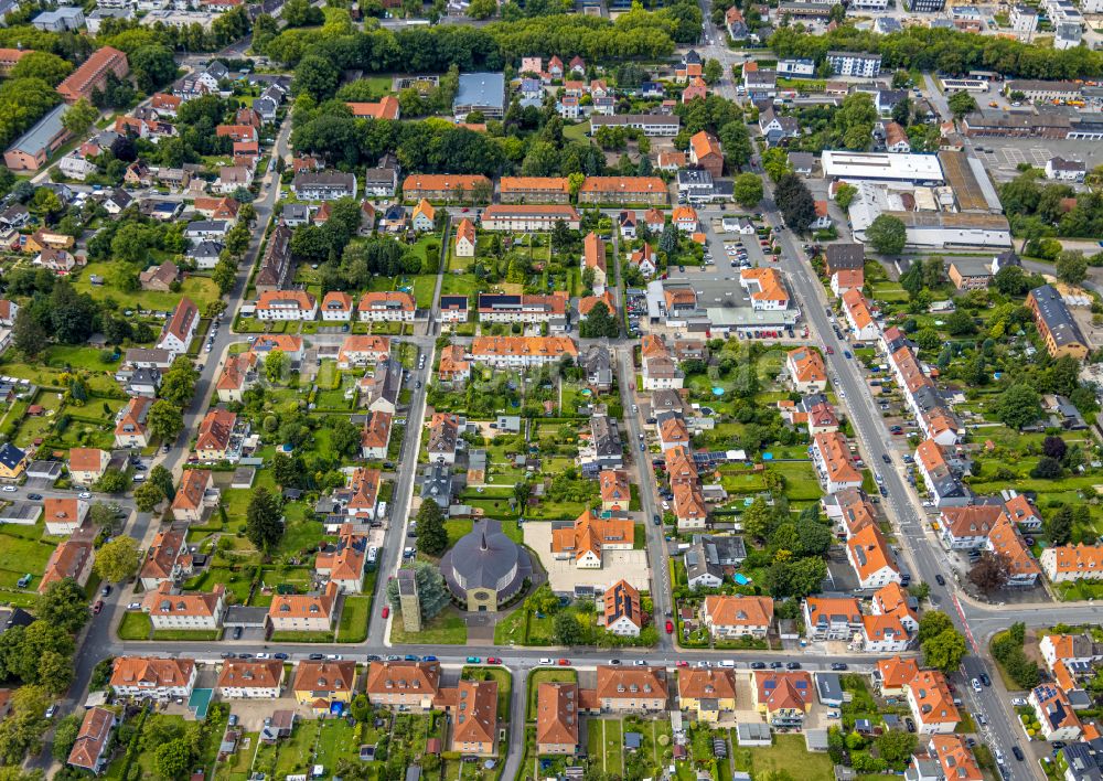 Soest aus der Vogelperspektive: Kirchengebäude der St. Bruno Kirche an der Akazienstraße in Soest im Bundesland Nordrhein-Westfalen, Deutschland