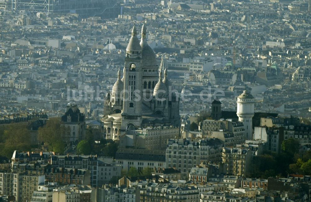 Luftbild Saint-Ouen - Kirchengebäude Carmel de Montmartre an der Rue du Chevalier de la Barre in Saint-Ouen in Ile-de-France, Frankreich