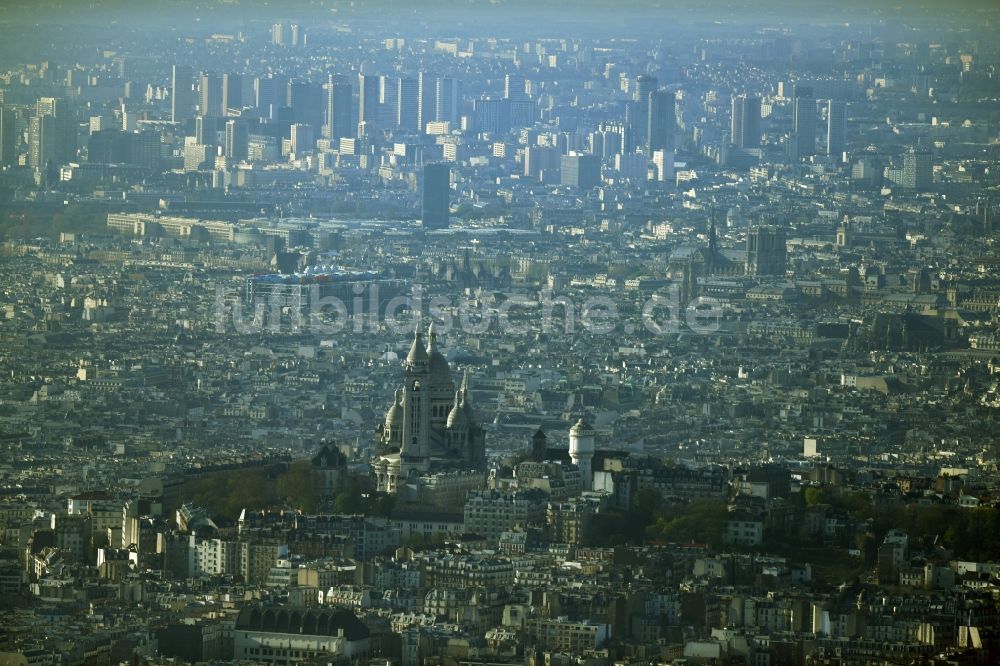 Luftaufnahme Saint-Ouen - Kirchengebäude Carmel de Montmartre an der Rue du Chevalier de la Barre in Saint-Ouen in Ile-de-France, Frankreich