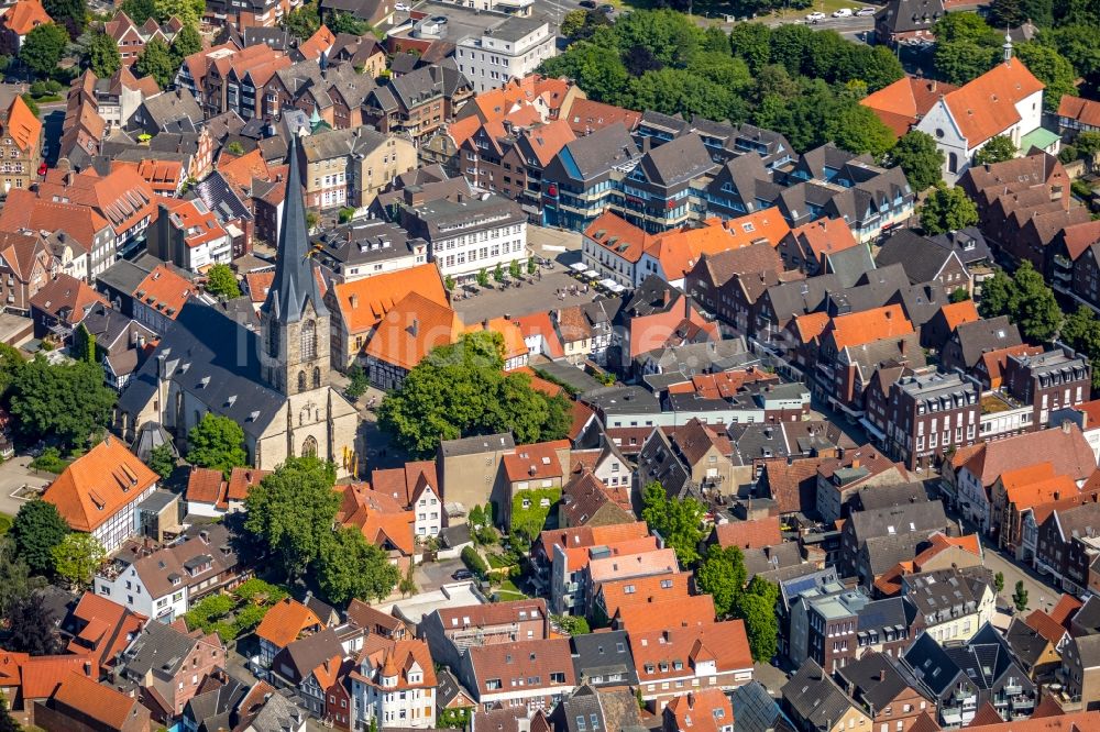 Werne von oben - Kirchengebäude der St. Christophorus Kirche in Werne im Bundesland Nordrhein-Westfalen, Deutschland