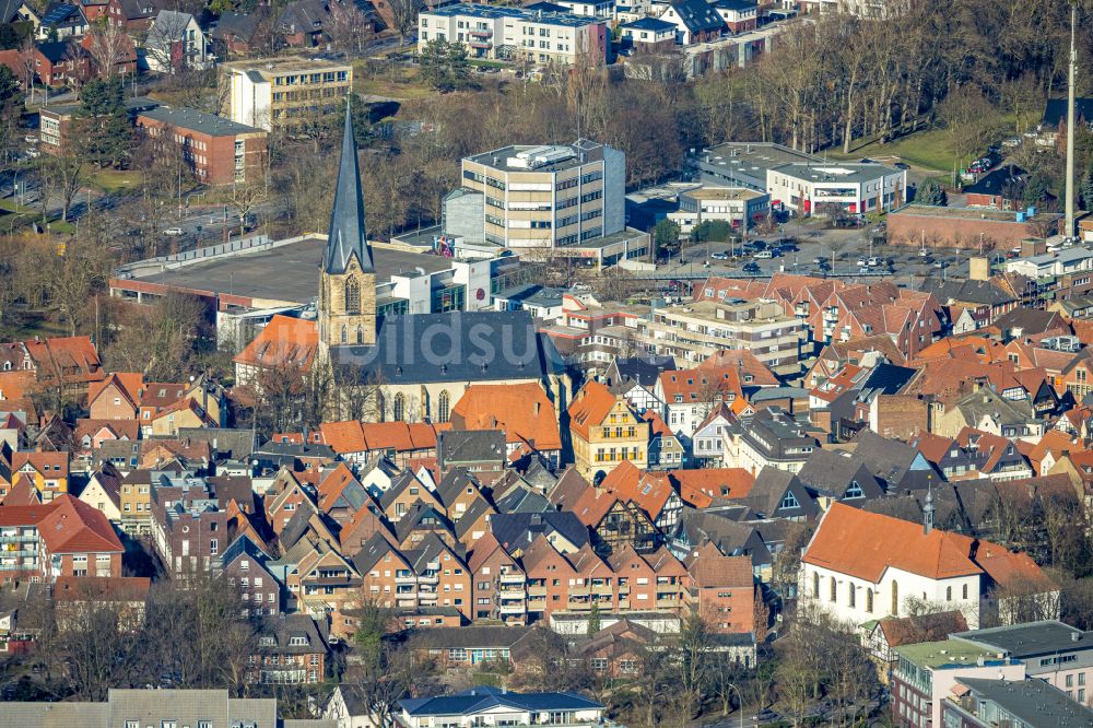 Luftaufnahme Werne - Kirchengebäude der St. Christophorus Kirche in Werne im Bundesland Nordrhein-Westfalen, Deutschland