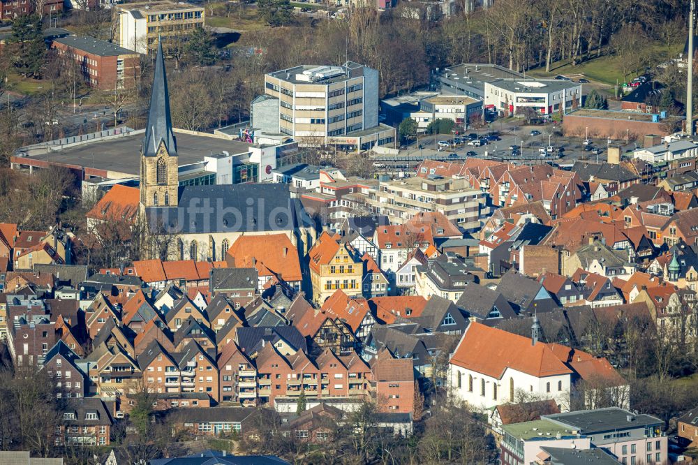 Werne von oben - Kirchengebäude der St. Christophorus Kirche in Werne im Bundesland Nordrhein-Westfalen, Deutschland