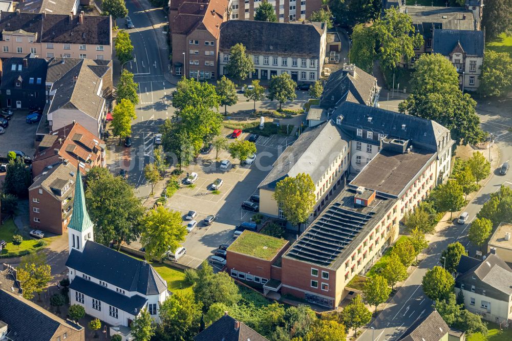 Beckum von oben - Kirchengebäude der Christus-Kirche in Beckum im Bundesland Nordrhein-Westfalen, Deutschland