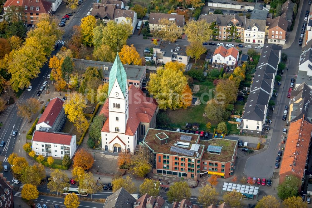 Luftaufnahme Gladbeck - Kirchengebäude der Christus Kirche in Gladbeck im Bundesland Nordrhein-Westfalen, Deutschland