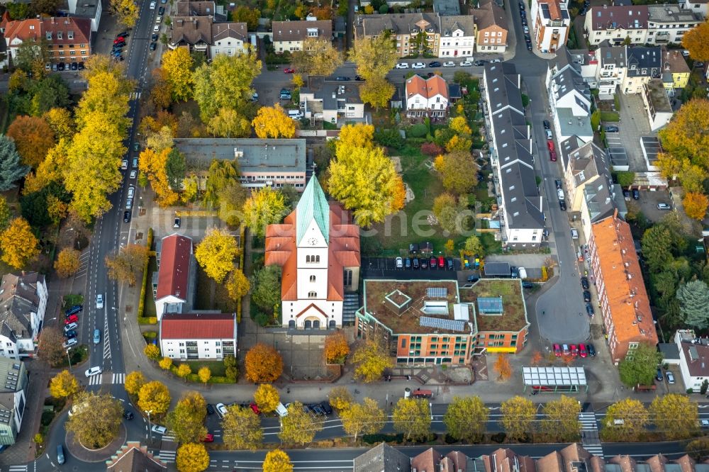 Gladbeck von oben - Kirchengebäude der Christus Kirche in Gladbeck im Bundesland Nordrhein-Westfalen, Deutschland