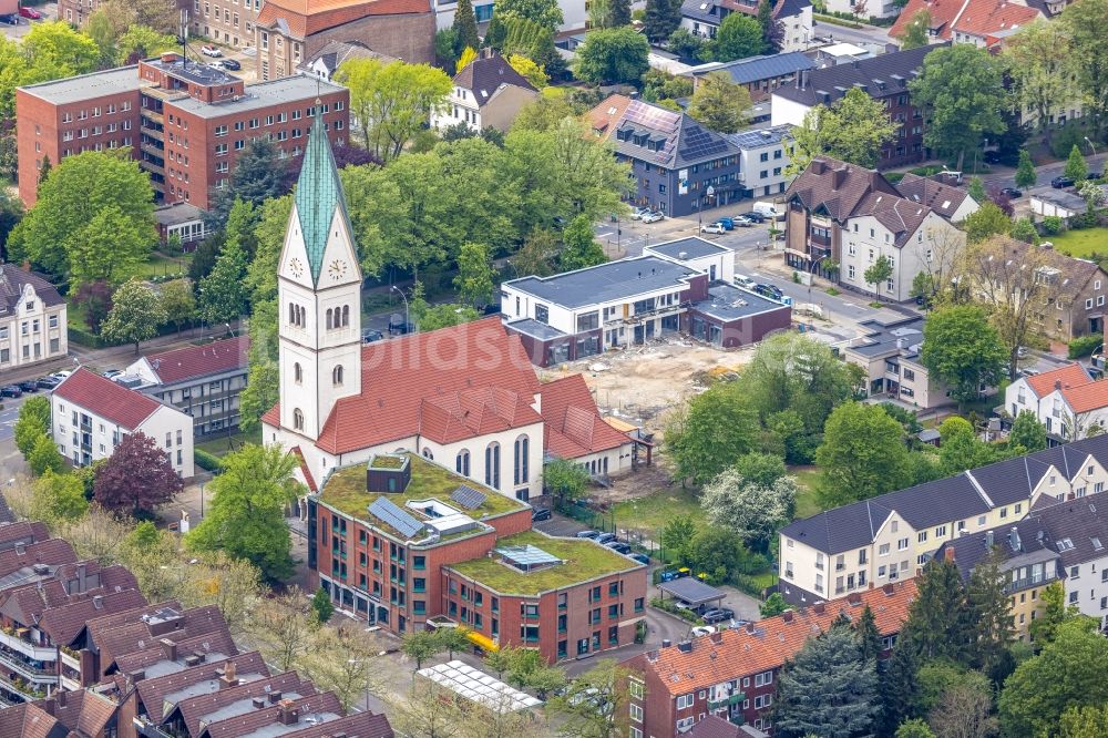 Luftbild Gladbeck - Kirchengebäude der Christus Kirche in Gladbeck im Bundesland Nordrhein-Westfalen, Deutschland