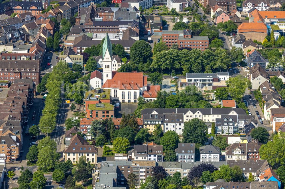 Luftbild Gladbeck - Kirchengebäude der Christus Kirche in Gladbeck im Bundesland Nordrhein-Westfalen, Deutschland