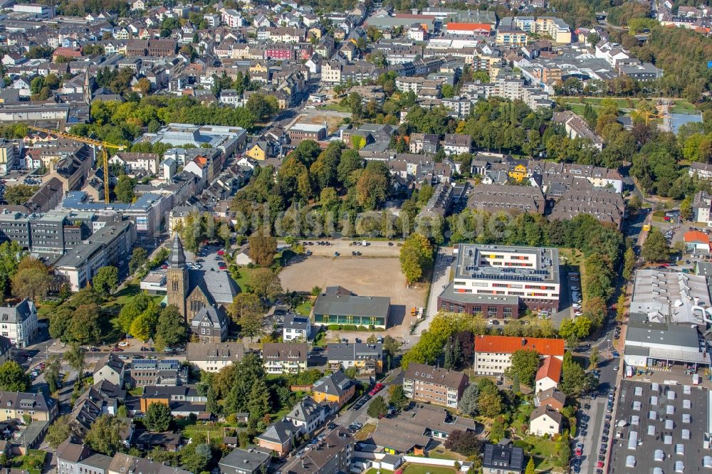 Velbert von oben - Kirchengebäude der Christuskirche an der Grünstraße in Velbert im Bundesland Nordrhein-Westfalen