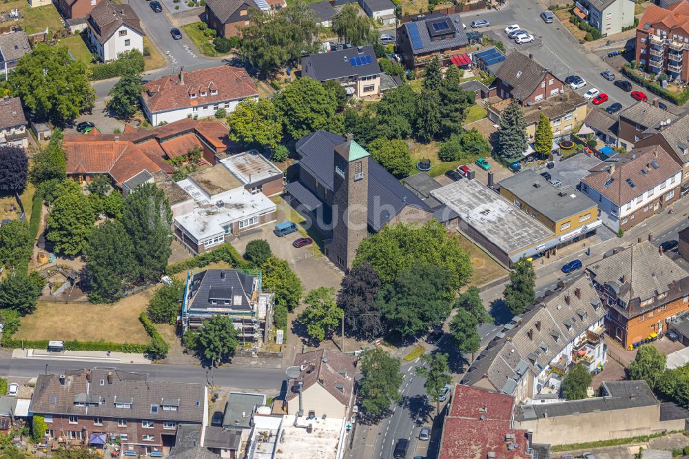 Habinghorst aus der Vogelperspektive: Kirchengebäude Christuskirche - Ev. Kirchengemeinde Castrop-Rauxel-Nord in Habinghorst im Bundesland Nordrhein-Westfalen, Deutschland