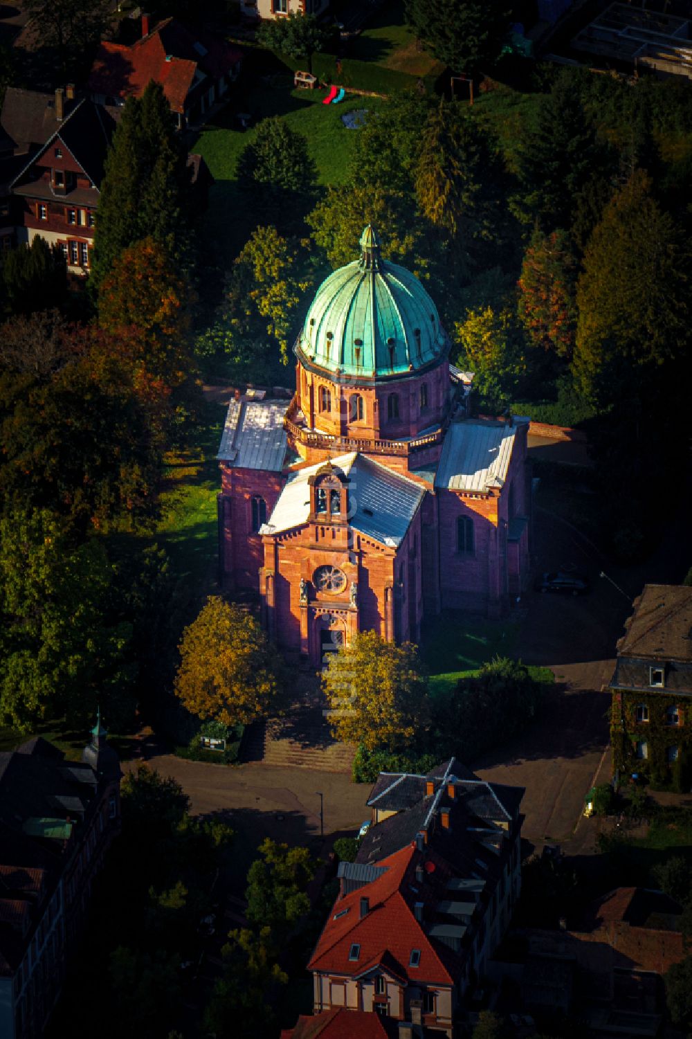 Lahr/Schwarzwald von oben - Kirchengebäude Christuskirche in Lahr/Schwarzwald im Bundesland Baden-Württemberg, Deutschland