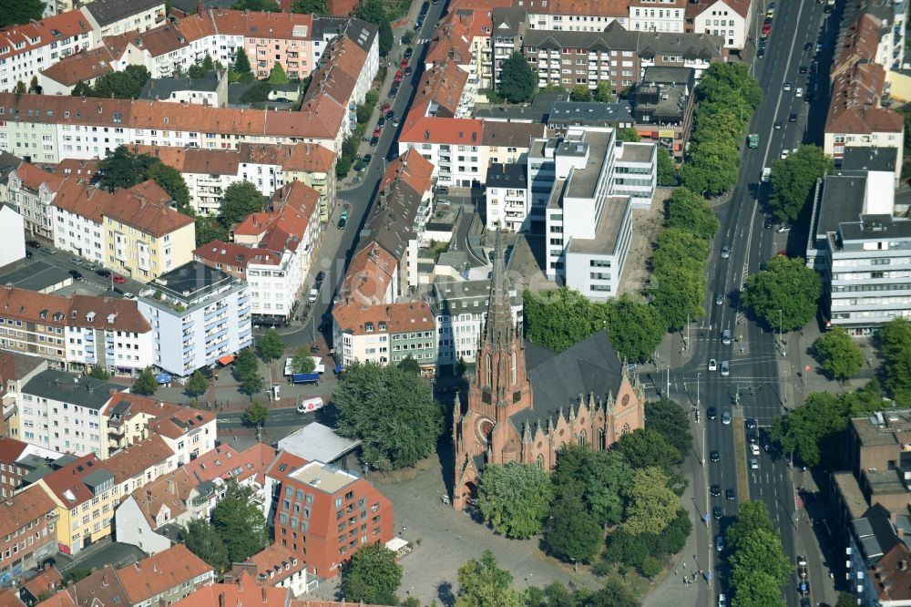 Hannover von oben - Kirchengebäude der Christuskirche im Stadtteil Nordstadt in Hannover im Bundesland Niedersachsen