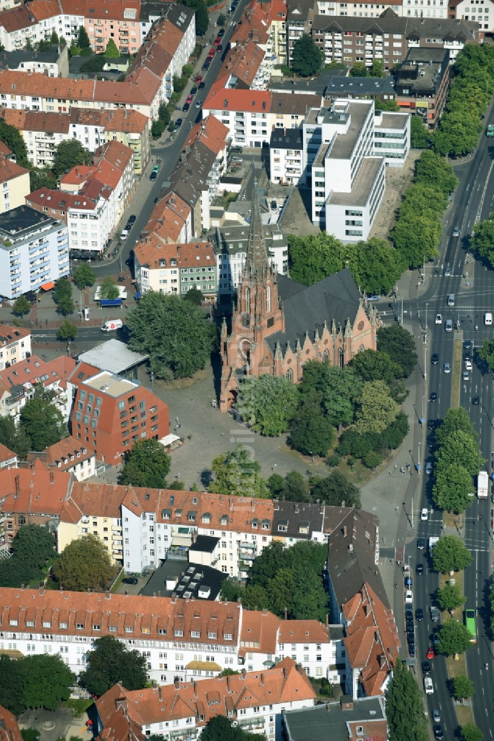 Hannover aus der Vogelperspektive: Kirchengebäude der Christuskirche im Stadtteil Nordstadt in Hannover im Bundesland Niedersachsen