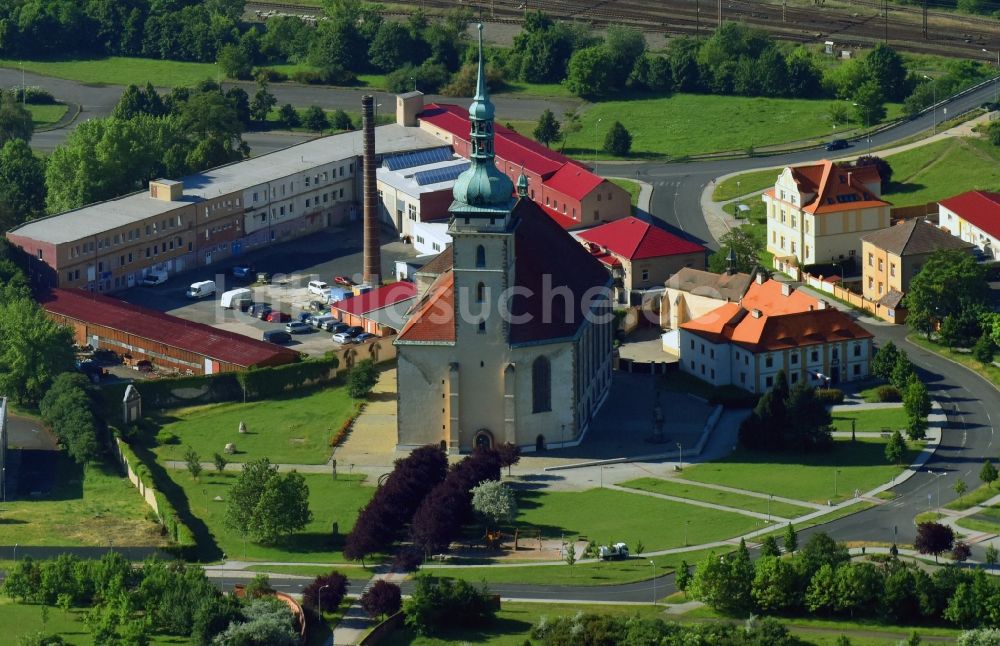 Luftaufnahme Most - Kirchengebäude der Church of the Assumption of the Virgin Mary in Most in Tschechien