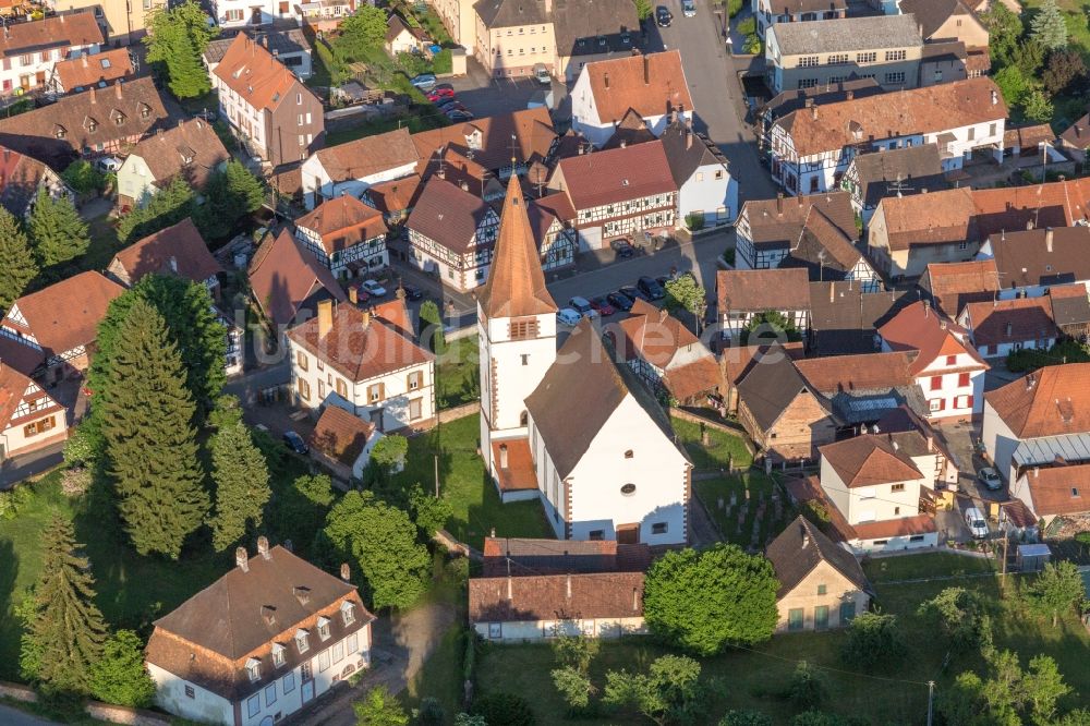 Lembach aus der Vogelperspektive: Kirchengebäude der Conseil Fabrique de l'Eglise Catholique in Lembach in Grand Est, Frankreich