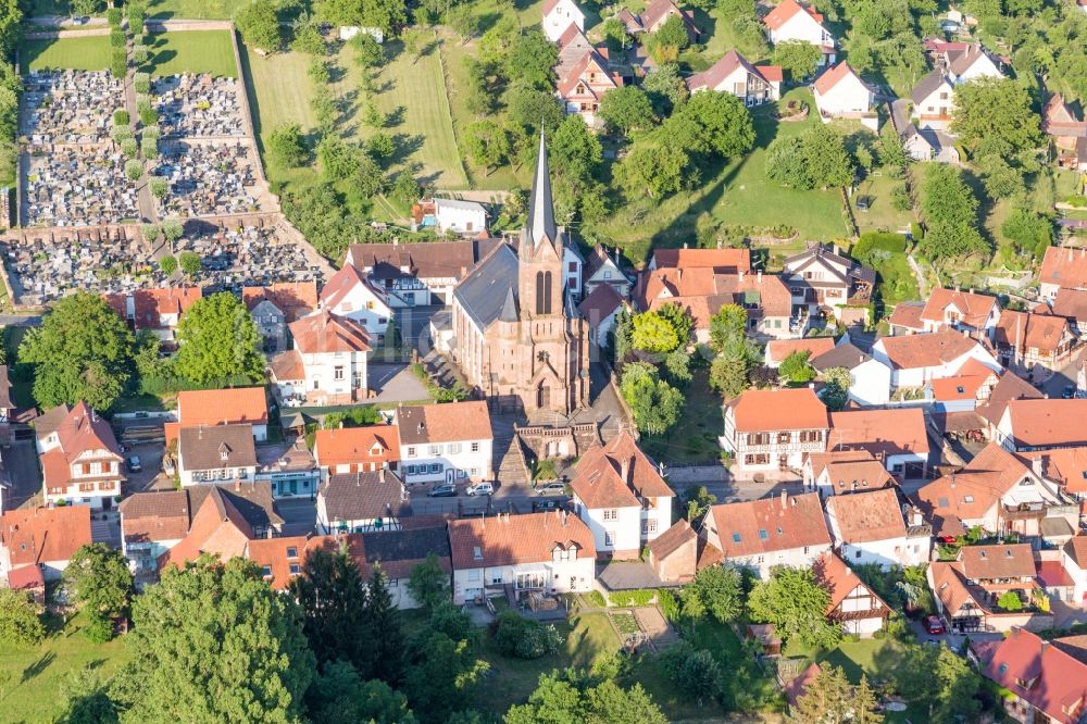 Luftaufnahme Lembach - Kirchengebäude der Conseil Fabrique de l'Eglise Catholique in Lembach in Grand Est, Frankreich