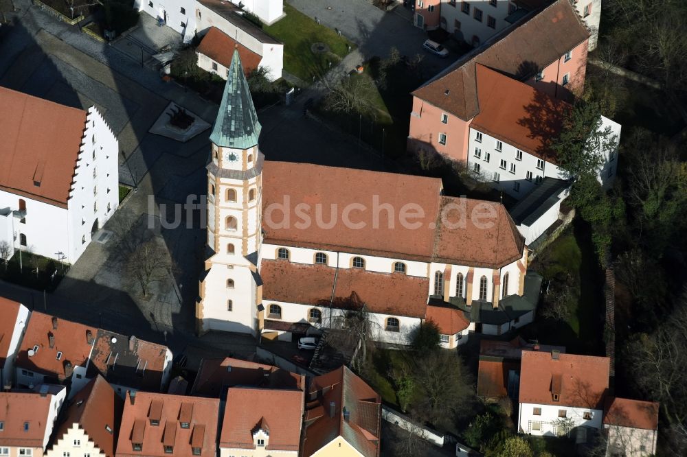 Neumarkt in der Oberpfalz aus der Vogelperspektive: Kirchengebäude derHofkirche am Hofplan in Neumarkt in der Oberpfalz im Bundesland Bayern