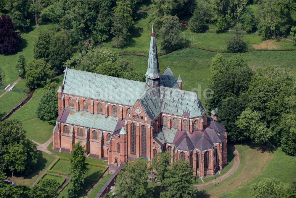 Luftbild Bad Doberan - Kirchengebäude des Doberaner Münster in Bad Doberan im Bundesland Mecklenburg-Vorpommern, Deutschland