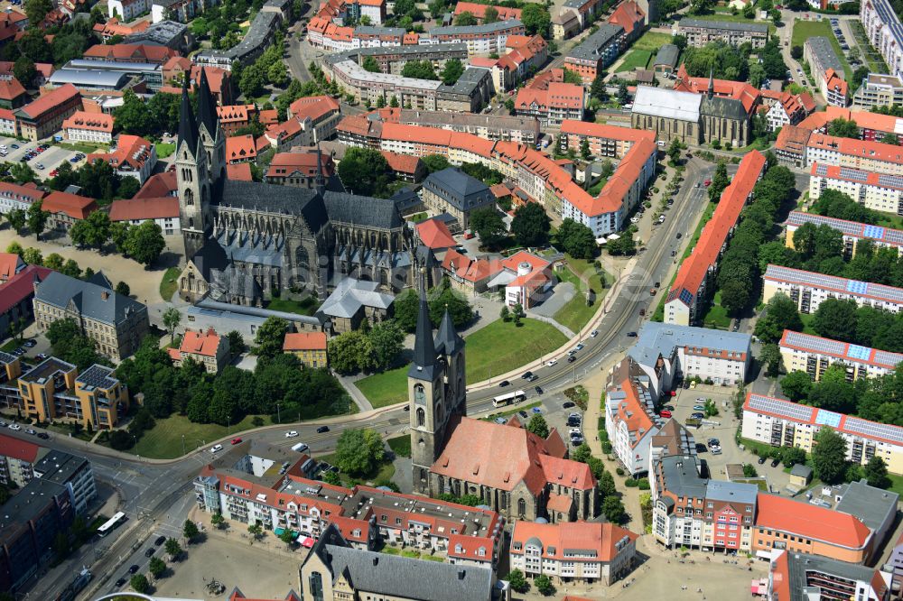 Luftbild Halberstadt - Kirchengebäude des Dom und Domschatz in Halberstadt im Bundesland Sachsen-Anhalt, Deutschland