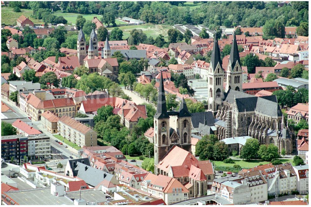 Luftbild Halberstadt - Kirchengebäude des Dom und Domschatz in Halberstadt im Bundesland Sachsen-Anhalt, Deutschland