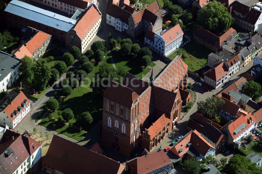 Güstrow aus der Vogelperspektive: Kirchengebäude Dom zu Güstrow in Güstrow im Bundesland Mecklenburg-Vorpommern