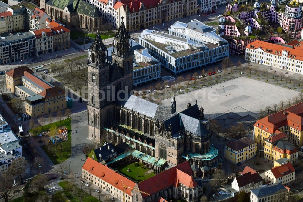 Magdeburg von oben - Kirchengebäude Dom zu Magdeburg im Ortsteil Altstadt in Magdeburg im Bundesland Sachsen-Anhalt