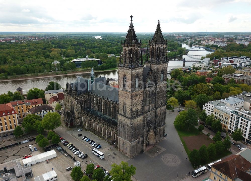 Magdeburg von oben - Kirchengebäude Dom zu Magdeburg im Ortsteil Altstadt in Magdeburg im Bundesland Sachsen-Anhalt