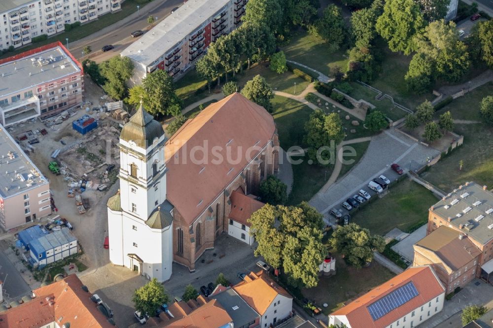 Luftaufnahme Fürstenwalde/Spree - Kirchengebäude Dom St. Marien in Fürstenwalde/Spree im Bundesland Brandenburg