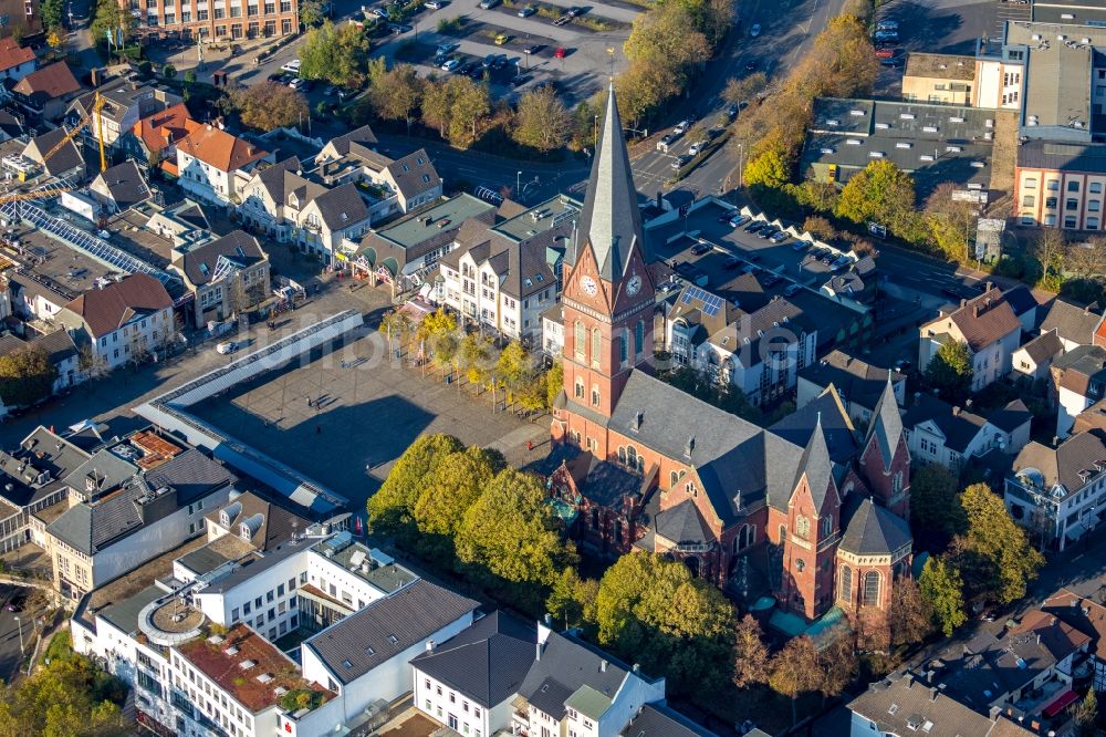 Arnsberg von oben - Kirchengebäude des Dom zu Neheim St. Johannes-Baptist am Neheimer Markt in Arnsberg im Bundesland Nordrhein-Westfalen, Deutschland