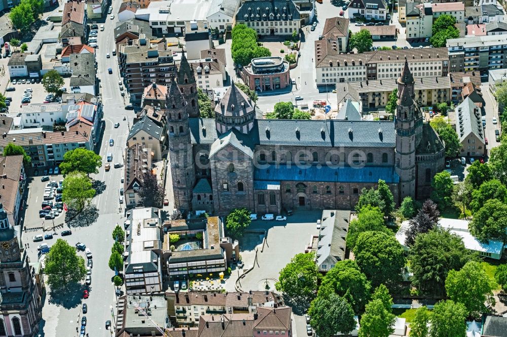 Luftbild Worms - Kirchengebäude Dom St. Peter am Domplatz in Worms im Bundesland Rheinland-Pfalz, Deutschland