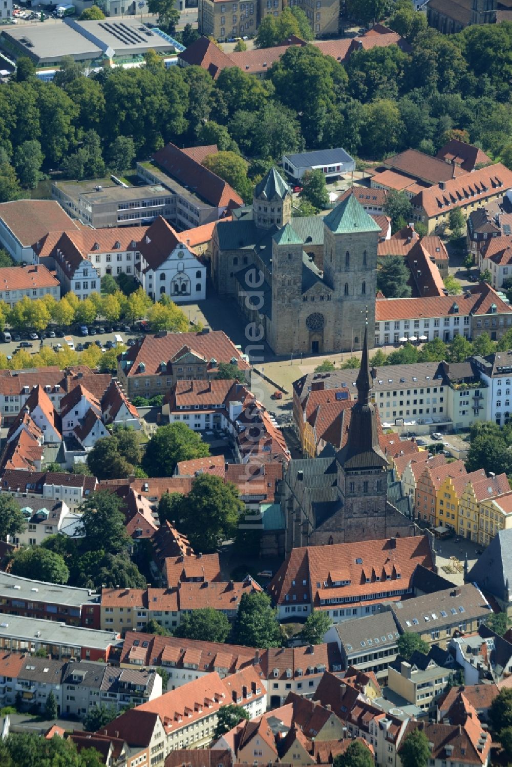 Luftbild Osnabrück - Kirchengebäude des Dom St. Peter in der Innenstadt von Osnabrück im Bundesland Niedersachsen