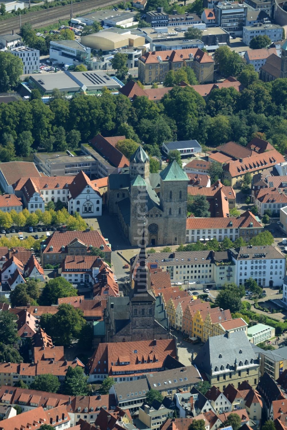 Luftaufnahme Osnabrück - Kirchengebäude des Dom St. Peter in der Innenstadt von Osnabrück im Bundesland Niedersachsen