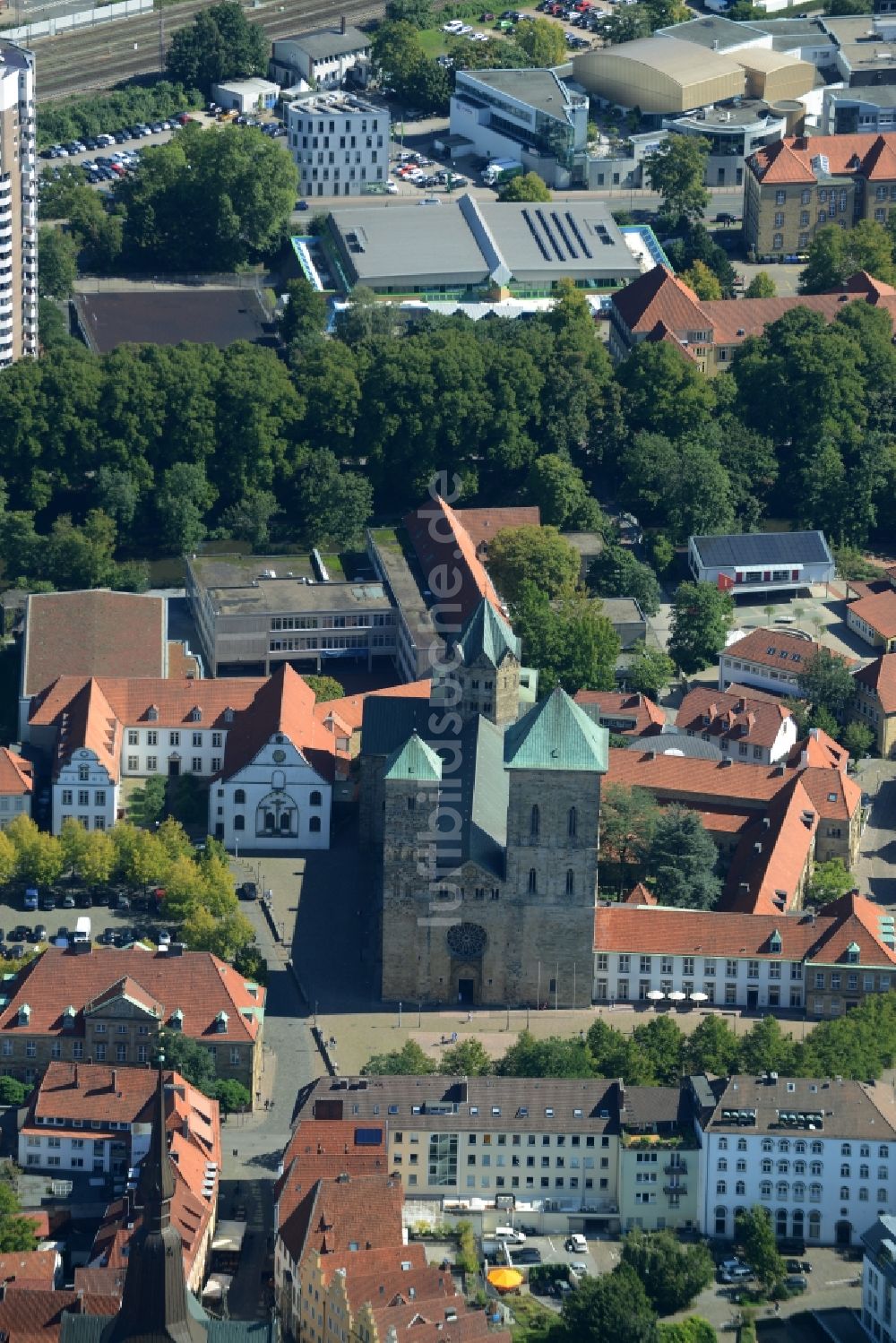 Osnabrück aus der Vogelperspektive: Kirchengebäude des Dom St. Peter in der Innenstadt von Osnabrück im Bundesland Niedersachsen