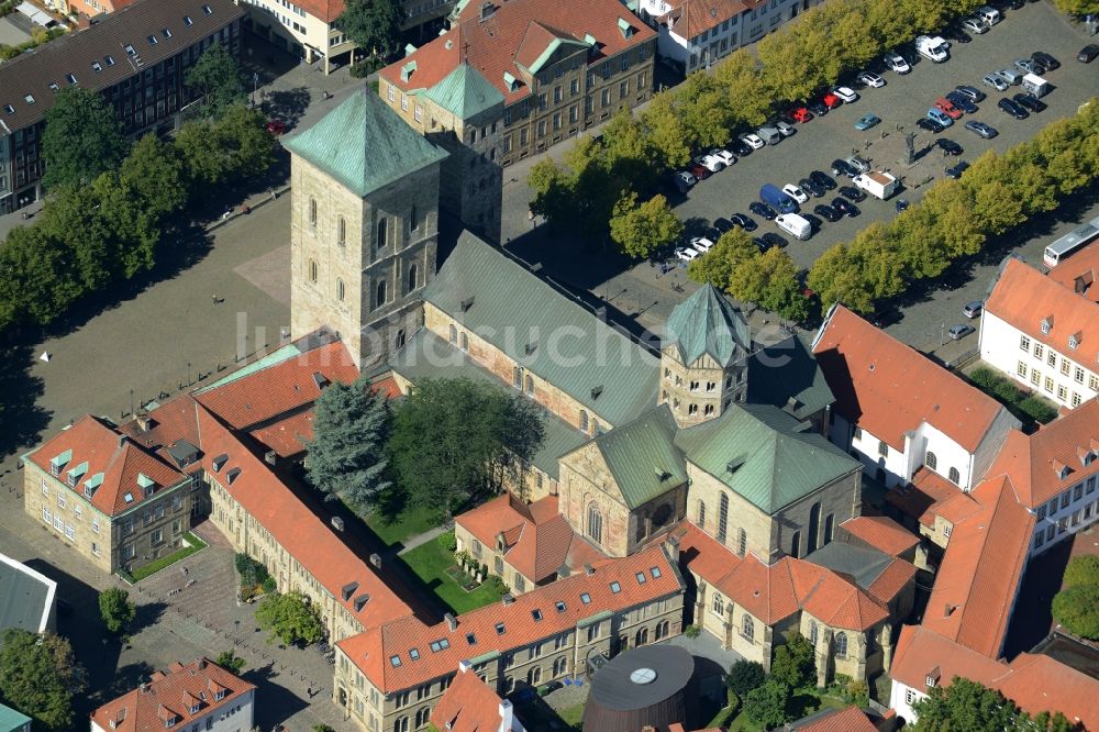 Luftbild Osnabrück - Kirchengebäude des Dom St. Peter in der Innenstadt von Osnabrück im Bundesland Niedersachsen