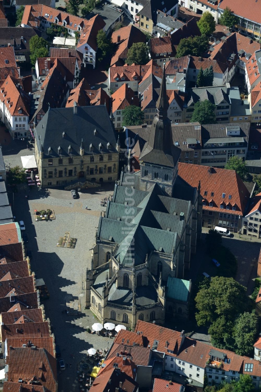 Luftaufnahme Osnabrück - Kirchengebäude des Dom St. Peter in der Innenstadt von Osnabrück im Bundesland Niedersachsen