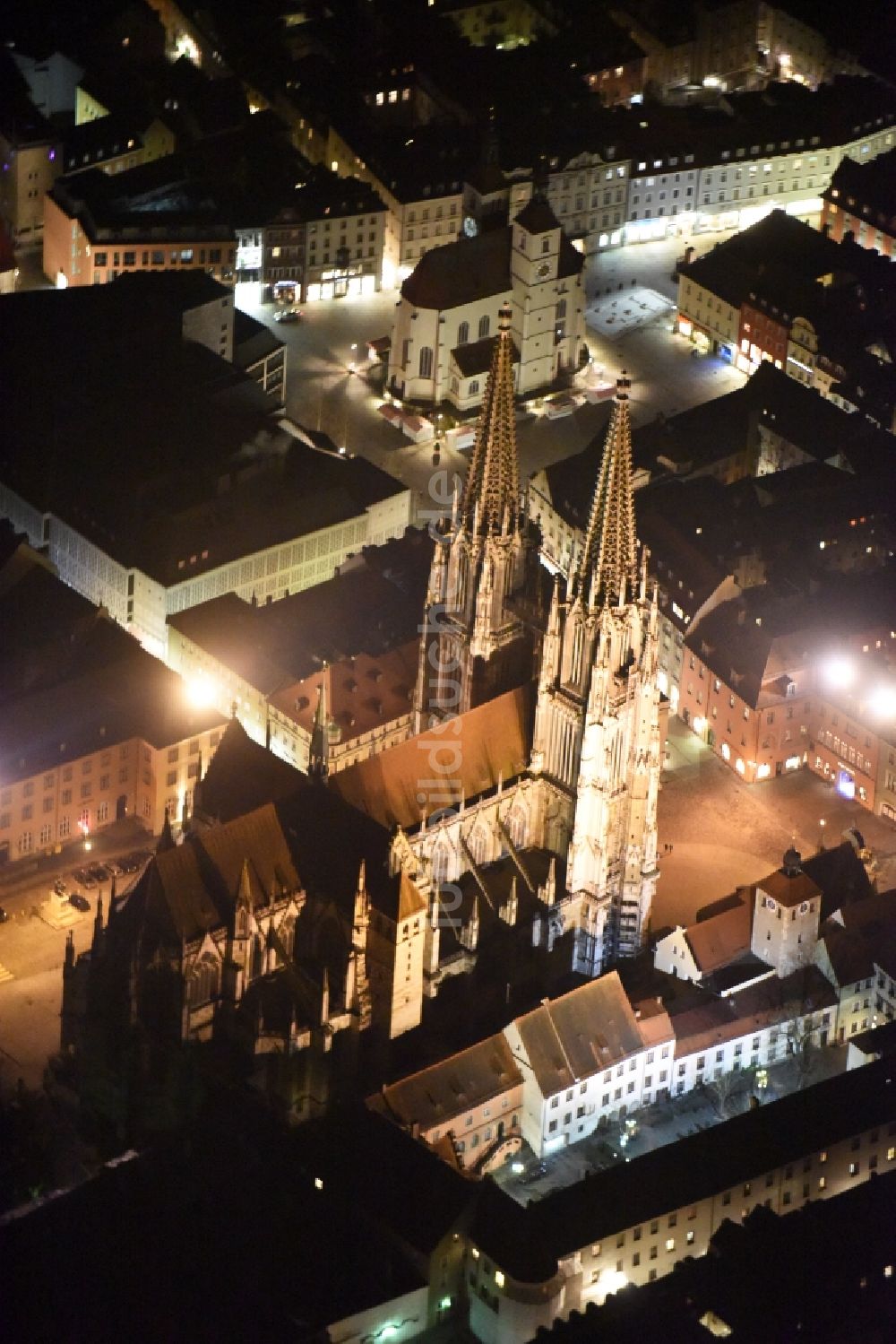 Luftbild Regensburg - Kirchengebäude Dom St Peter in Regensburg im Bundesland Bayern