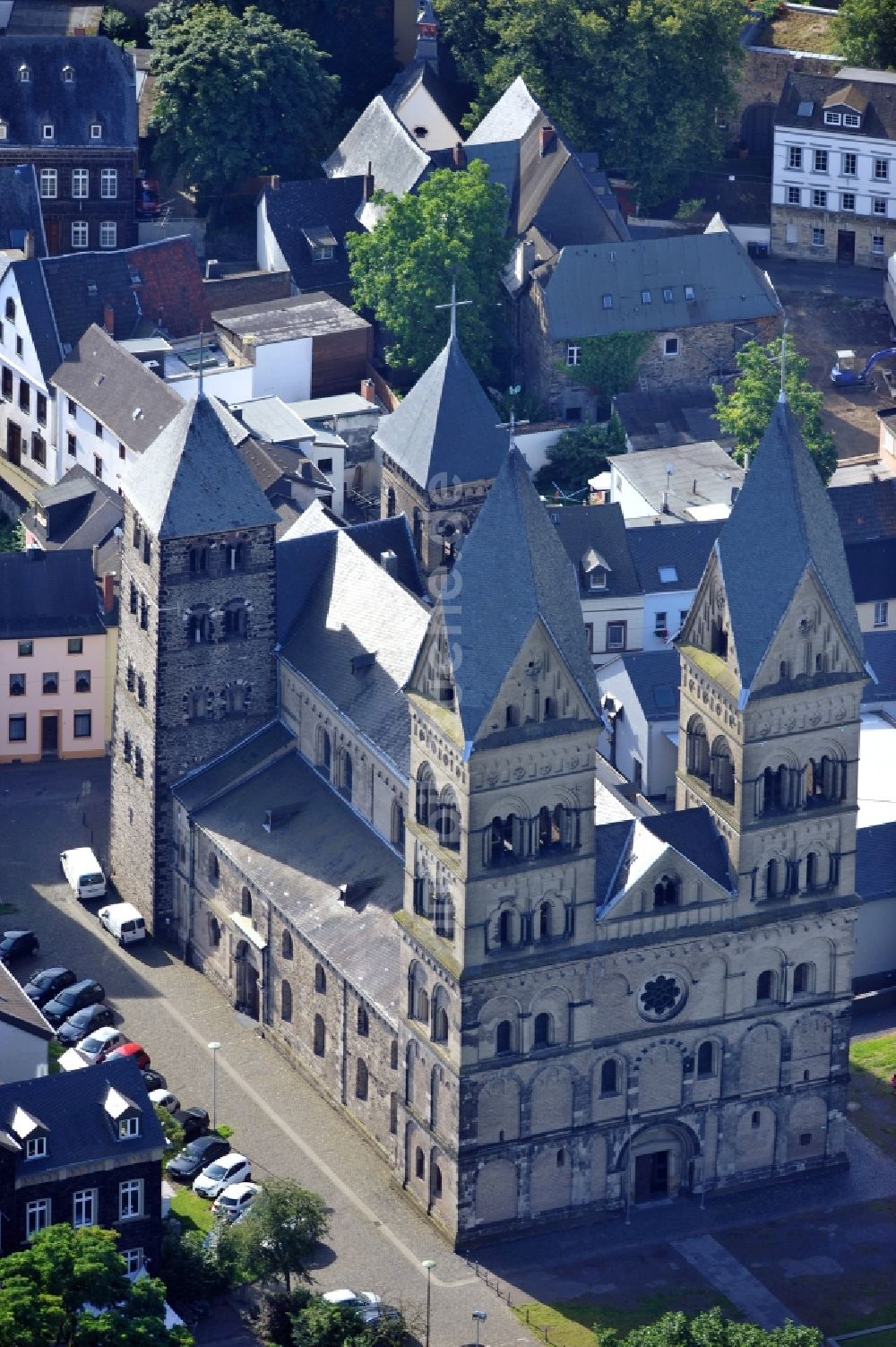 Luftbild Andernach - Kirchengebäude des Domes in der Altstadt in Andernach im Bundesland Rheinland-Pfalz, Deutschland