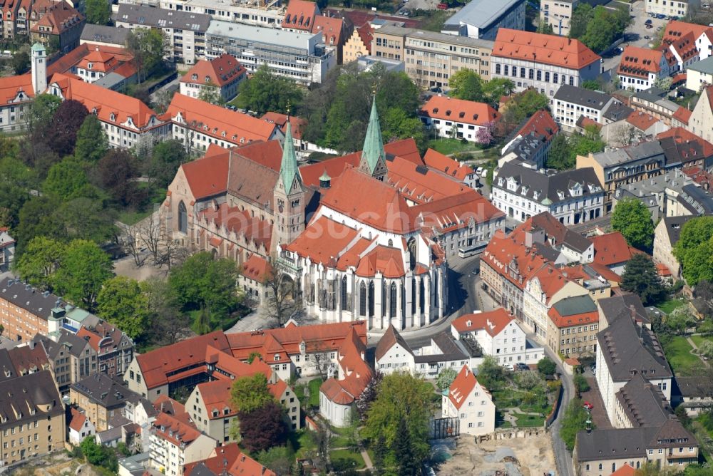 Luftbild Augsburg - Kirchengebäude des Domes in der Altstadt in Augsburg im Bundesland Bayern, Deutschland