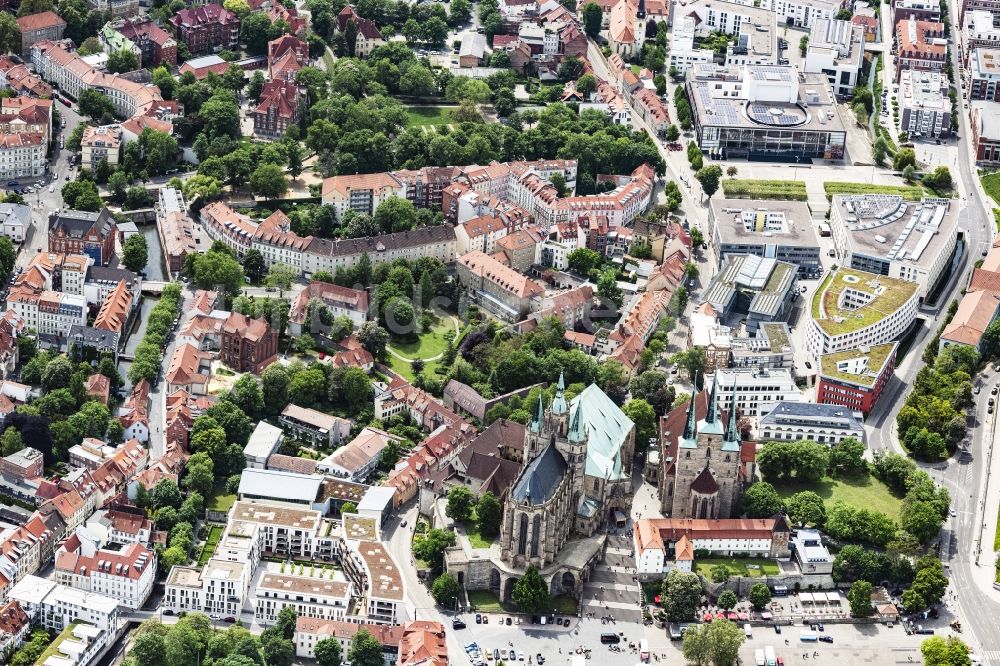 Erfurt aus der Vogelperspektive: Kirchengebäude des Domes in der Altstadt in Erfurt im Bundesland Thüringen, Deutschland