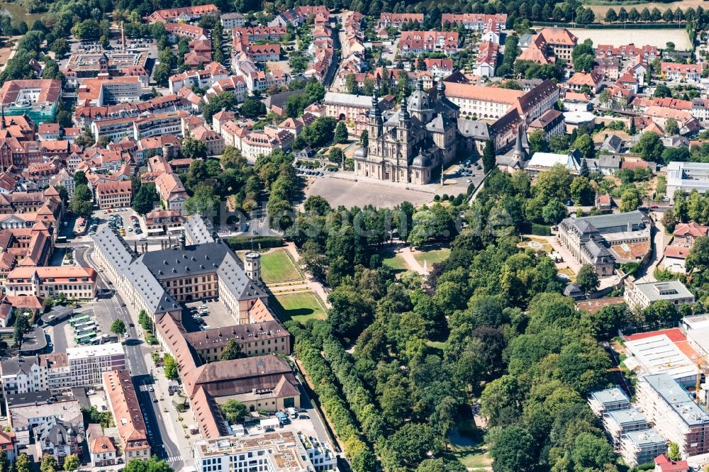 Fulda aus der Vogelperspektive: Kirchengebäude des Domes in der Altstadt in Fulda im Bundesland Hessen, Deutschland