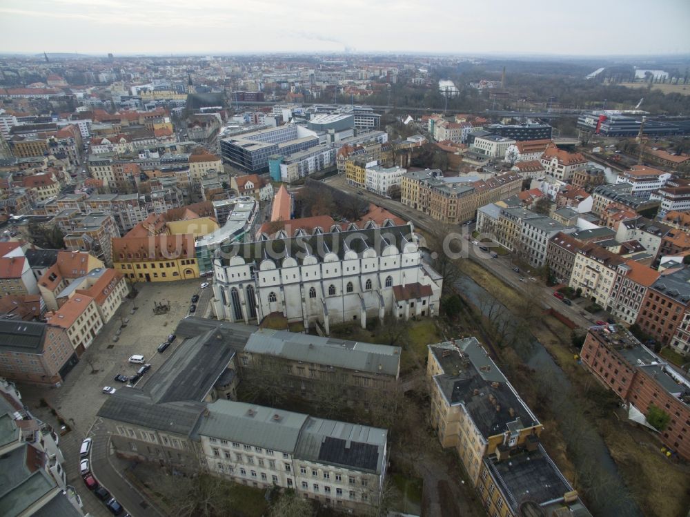 Halle (Saale) von oben - Kirchengebäude des Domes in der Altstadt in Halle (Saale) im Bundesland Sachsen-Anhalt, Deutschland