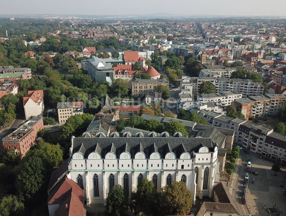 Luftbild Halle (Saale) - Kirchengebäude des Domes in der Altstadt in Halle (Saale) im Bundesland Sachsen-Anhalt, Deutschland