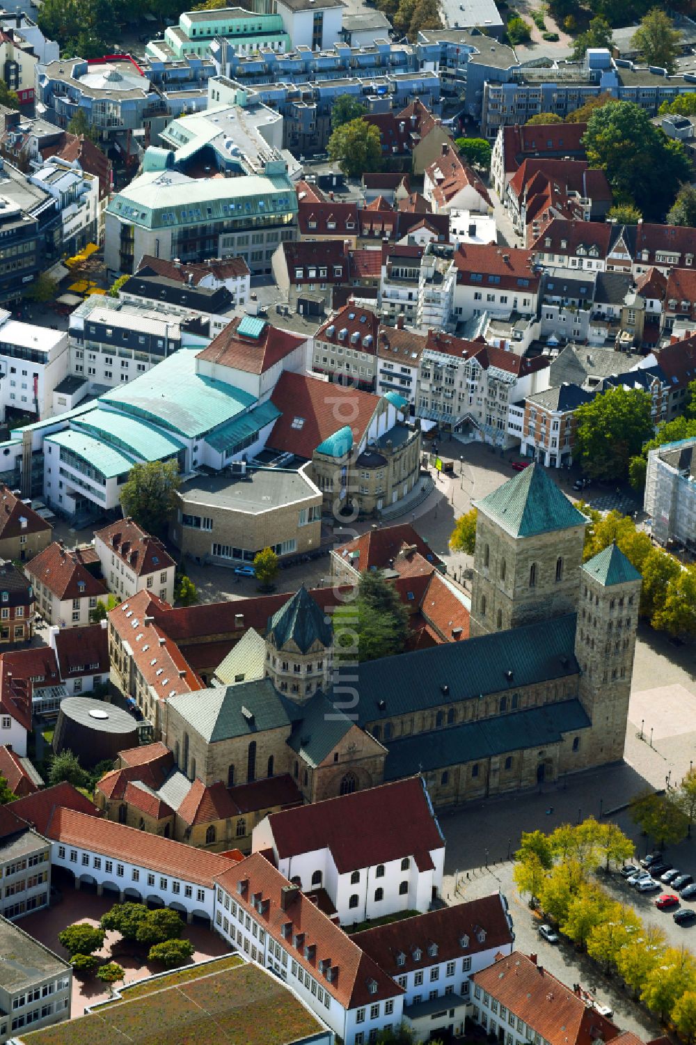 Osnabrück aus der Vogelperspektive: Kirchengebäude des Domes in der Altstadt in Osnabrück im Bundesland Niedersachsen, Deutschland