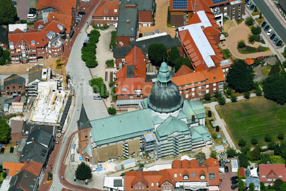 Luftbild Haren (Ems) - Kirchengebäude des Domes Emsland-Dom in der Altstadt in Haren (Ems) im Bundesland Niedersachsen, Deutschland