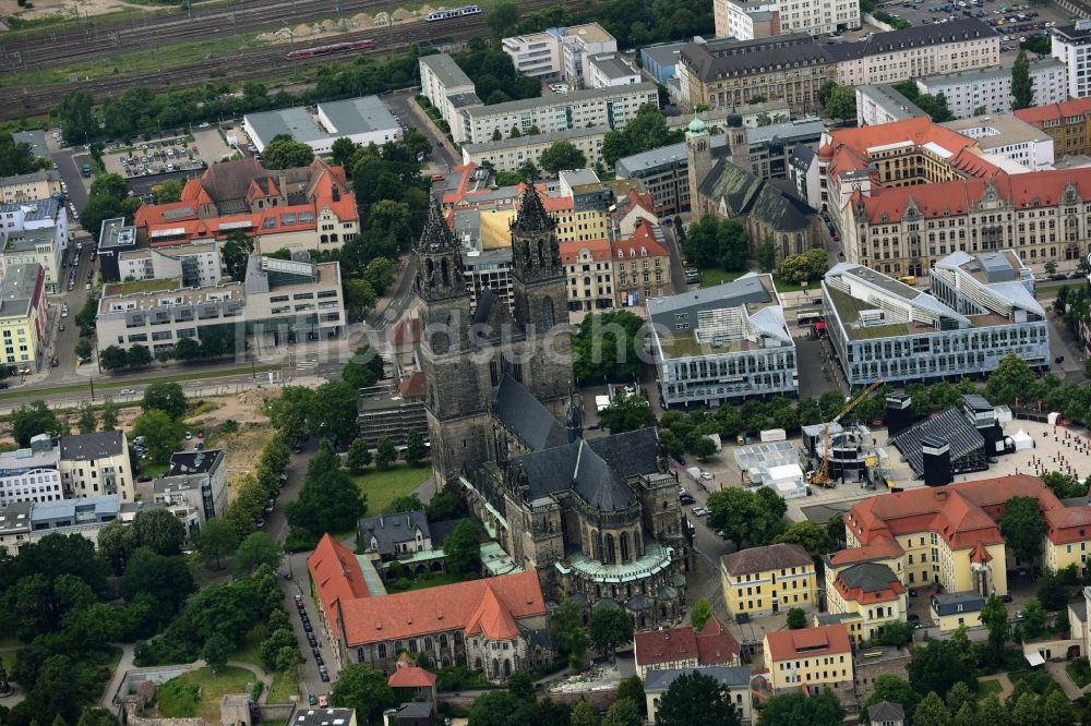 Magdeburg aus der Vogelperspektive: Kirchengebäude des Domes in Magdeburg im Bundesland Sachsen-Anhalt