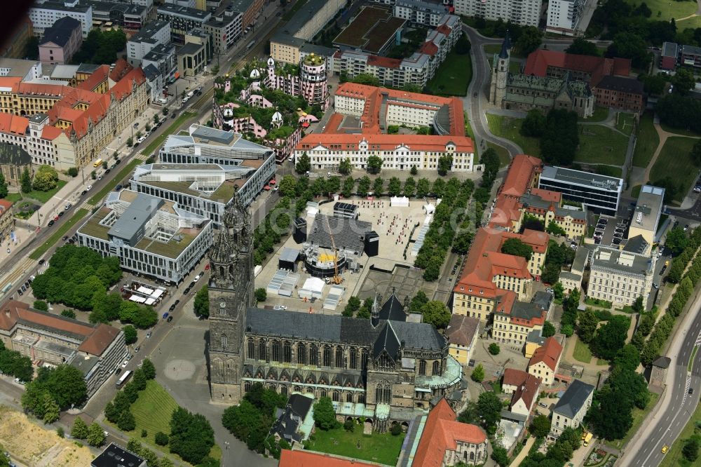 Magdeburg von oben - Kirchengebäude des Domes in Magdeburg im Bundesland Sachsen-Anhalt