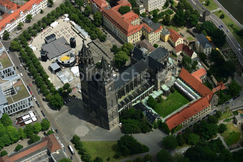 Magdeburg aus der Vogelperspektive: Kirchengebäude des Domes in Magdeburg im Bundesland Sachsen-Anhalt