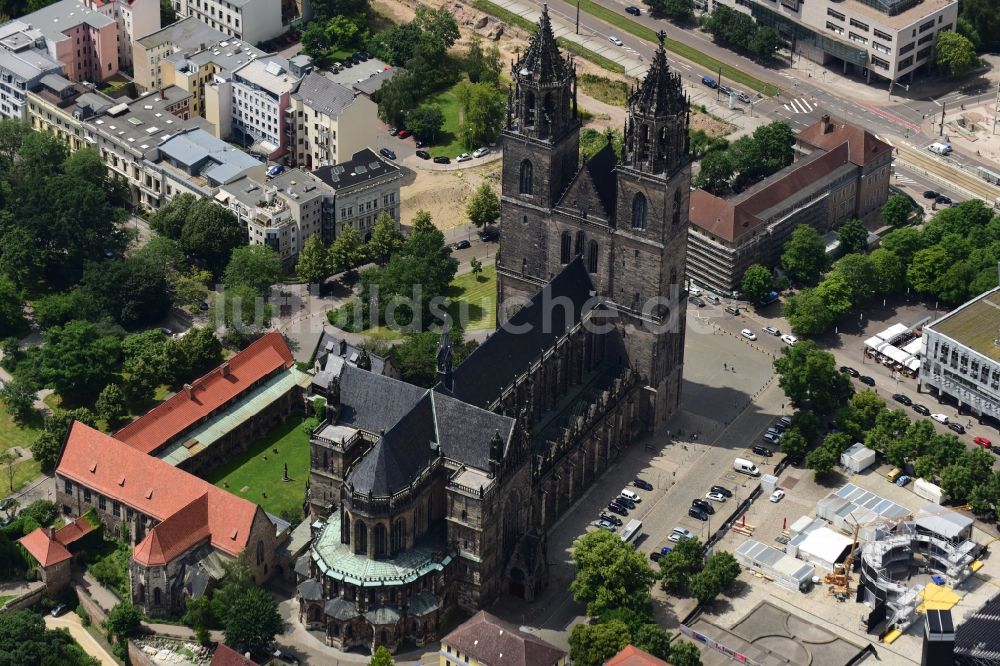 Magdeburg von oben - Kirchengebäude des Domes in Magdeburg im Bundesland Sachsen-Anhalt