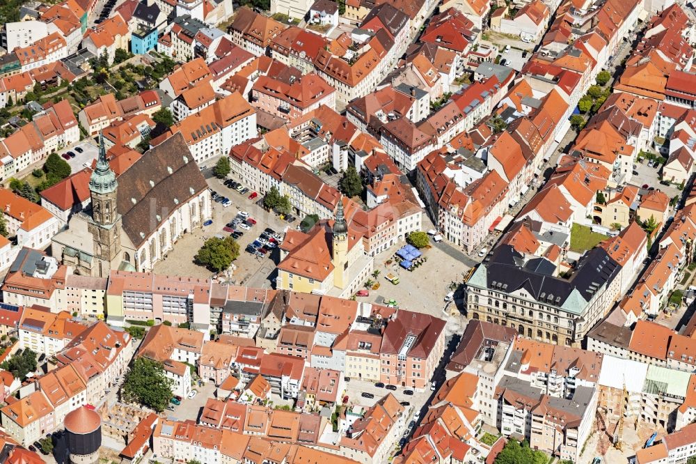 Bautzen aus der Vogelperspektive: Kirchengebäude des Domes St. Petri und der Hauptmarkt in der Altstadt in Bautzen im Bundesland Sachsen, Deutschland